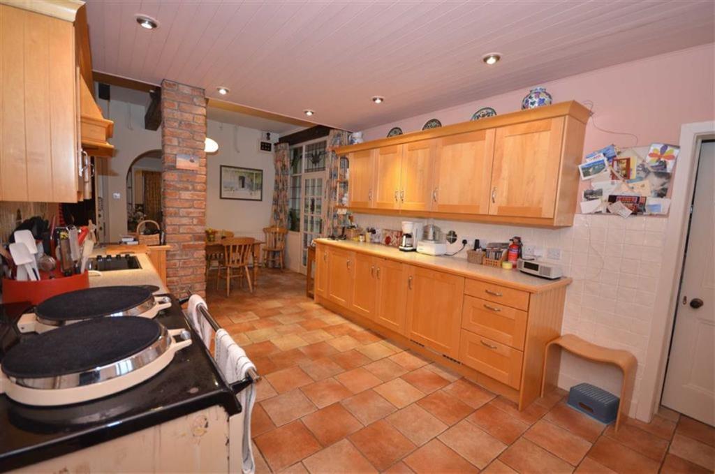 6 bedroom detached house for sale in Oulton Road, Stone, ST15