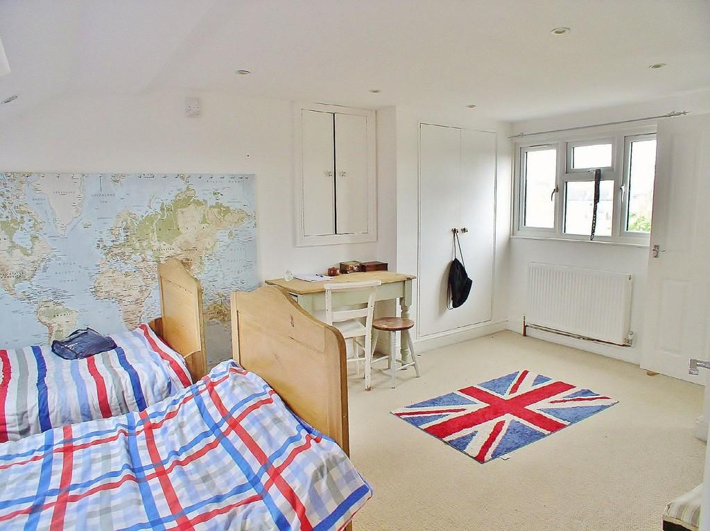 4 bedroom semidetached house for sale in Southwick, BN42