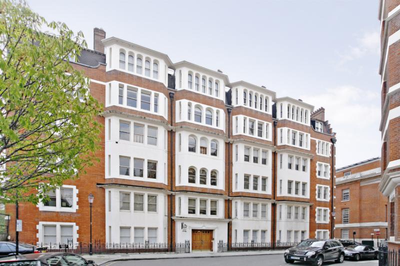 3 bedroom flat for sale in Sloane Terrace Mansions, Sloane Terrace