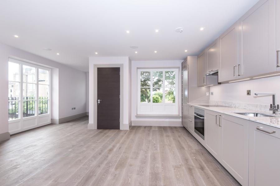 2 bedroom flat for sale in Richmond Road, East Twickenham, TW1