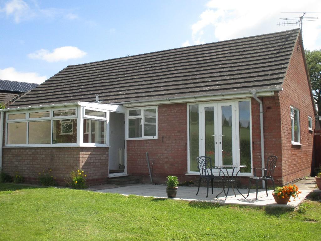 3 bedroom detached bungalow for sale in Wincott, 2 Oak Tree Crescent