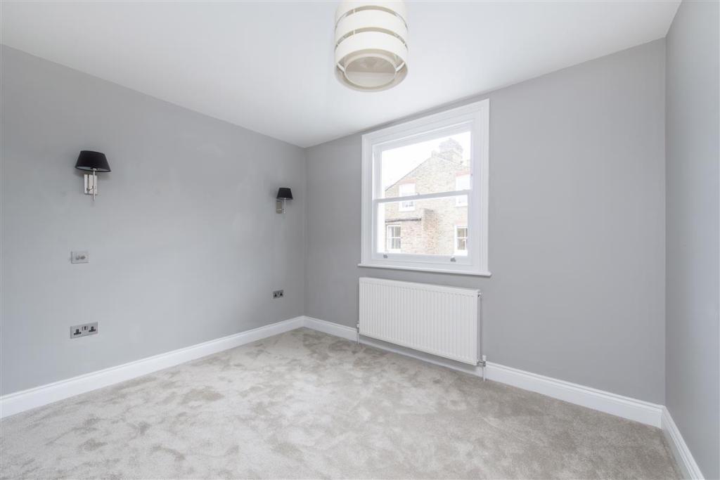 4 bedroom terraced house for sale in Belleville Road, SW11, SW11