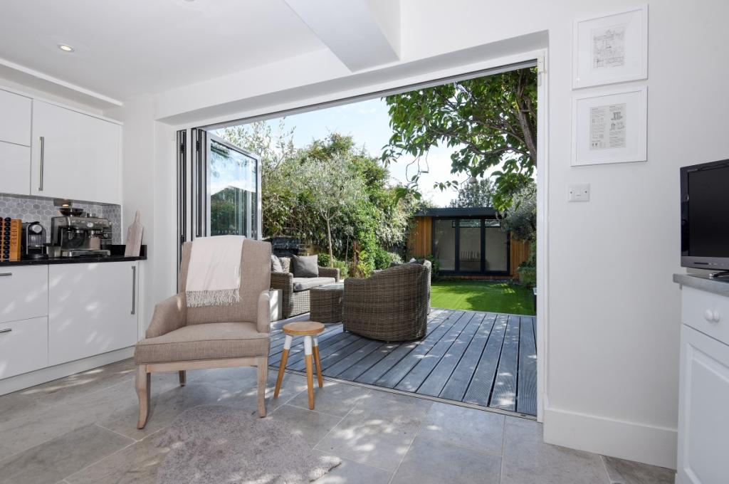 4 bedroom end of terrace house for sale in Quentin Road London SE13, SE13