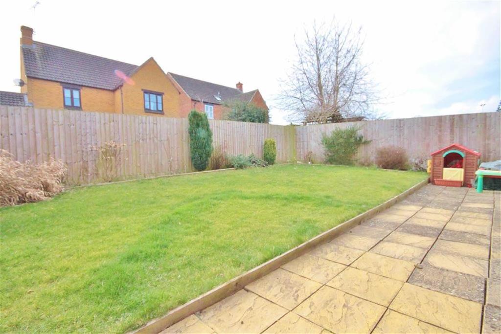 4 bedroom detached house for sale in Warkworth Close, Banbury, OX16