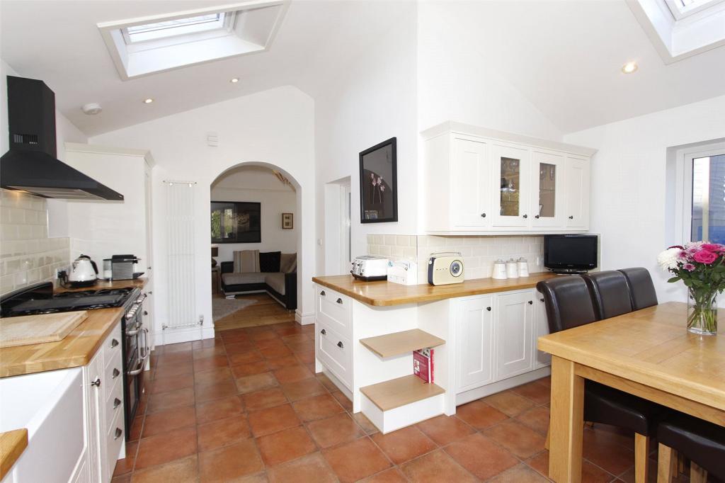 4 bedroom semidetached house for sale in Highworth Avenue, Cambridge, CB4