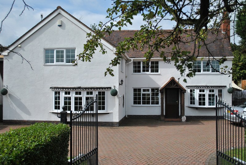 4 bedroom property for sale in Birmingham Road, Lickey End, Bromsgrove, B61