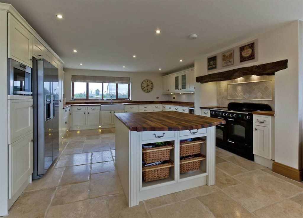 5 bedroom detached house for sale in Greenway House, Campden Road