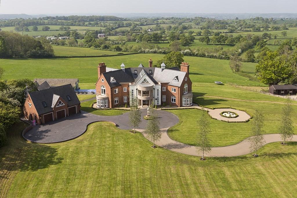 6 bedroom detached house for sale in Ullenhall Lane, Ullenhall, B95