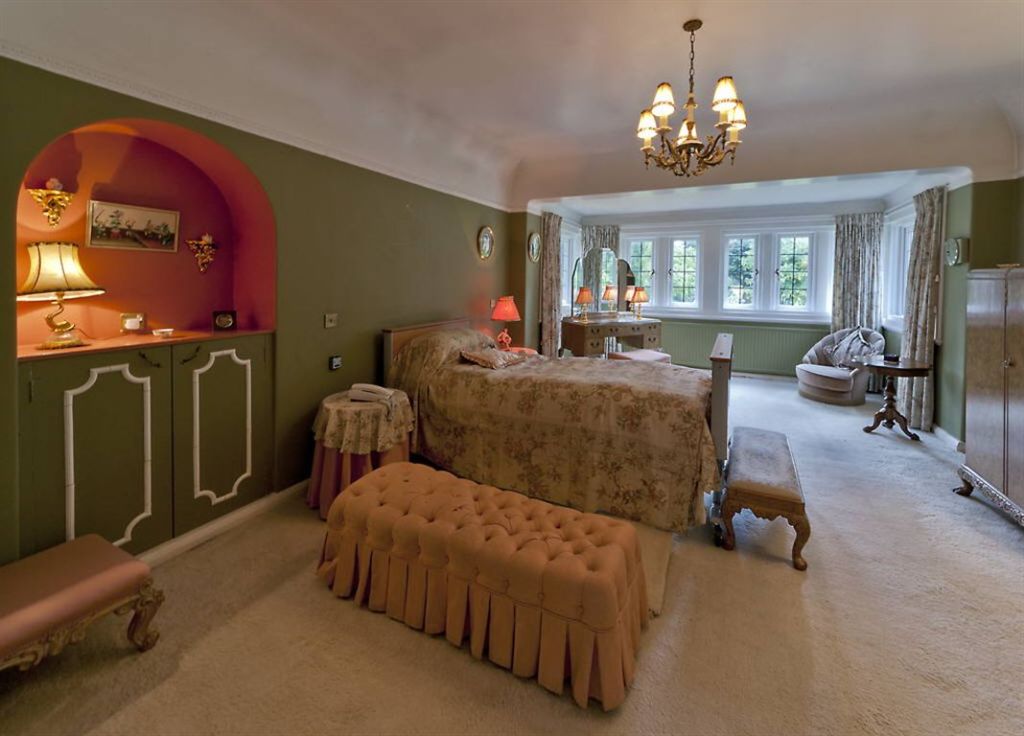 4 bedroom detached house for sale in 67, Lady Byron Lane, Knowle, West