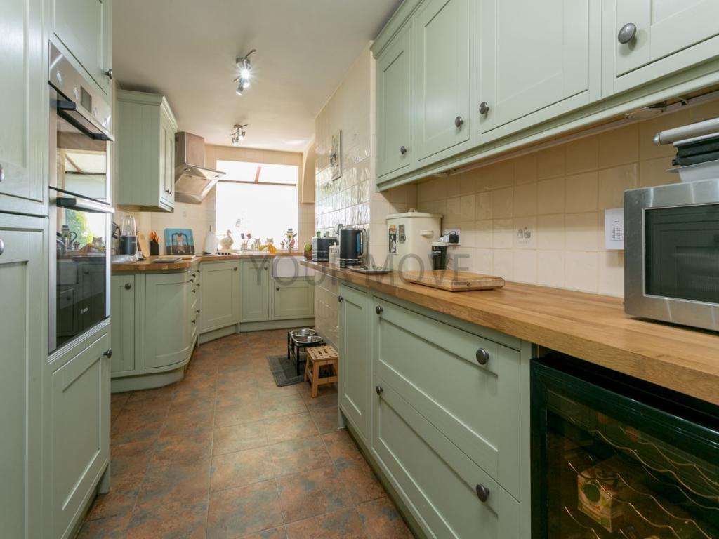 4 bedroom semidetached house for sale in Holly Drive, Chingford