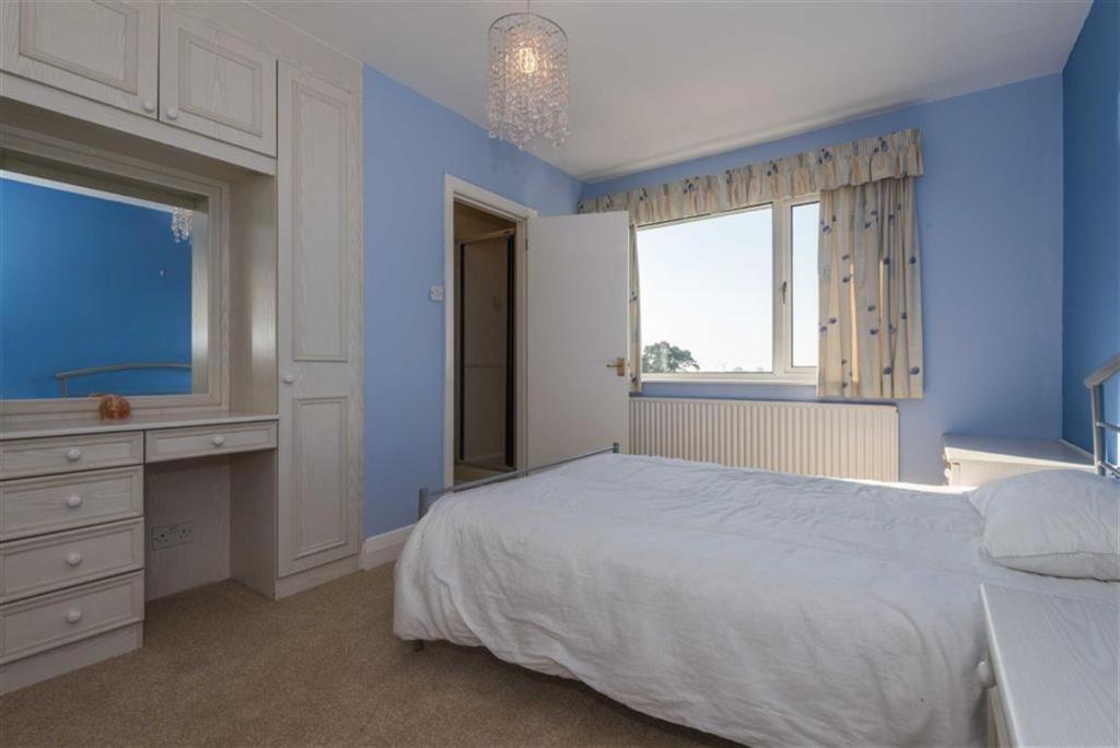 6 bedroom detached house for sale in Aldcliffe, Lancaster, LA1