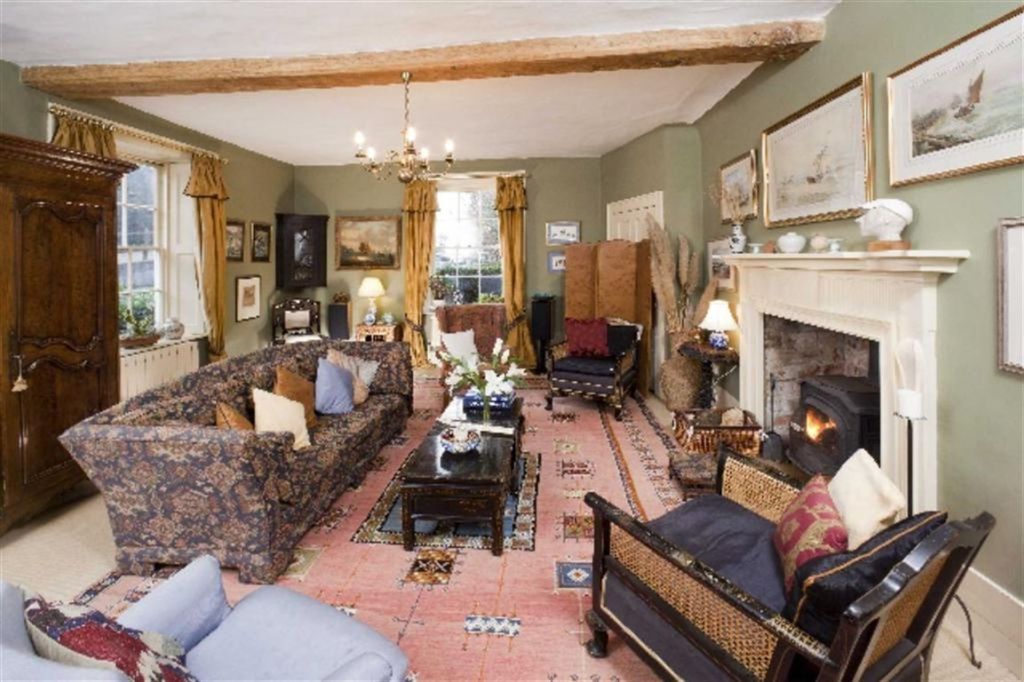 6 bedroom town house for sale in High Street, Whitwell, Hertfordshire, SG4