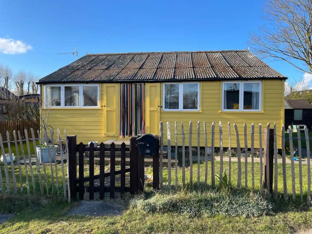 2 Bedroom Chalet For Sale In 11th Avenue Humberston Fitties