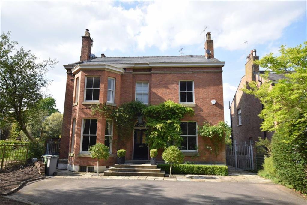 5 bedroom detached house to rent in Stamford Road, Bowdon, Cheshire