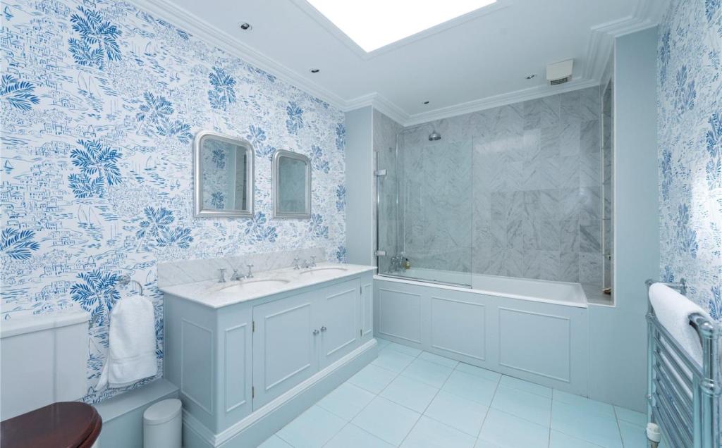 7 bedroom terraced house for sale in 21 Lynedoch Place, New Town, Edinburgh, EH3, EH3