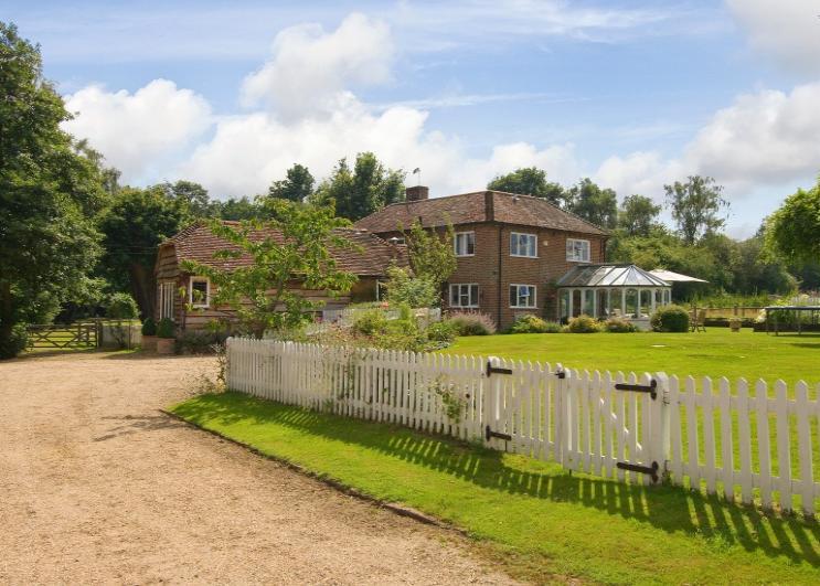 4 bedroom detached house for sale in Elstead, Surrey, GU8