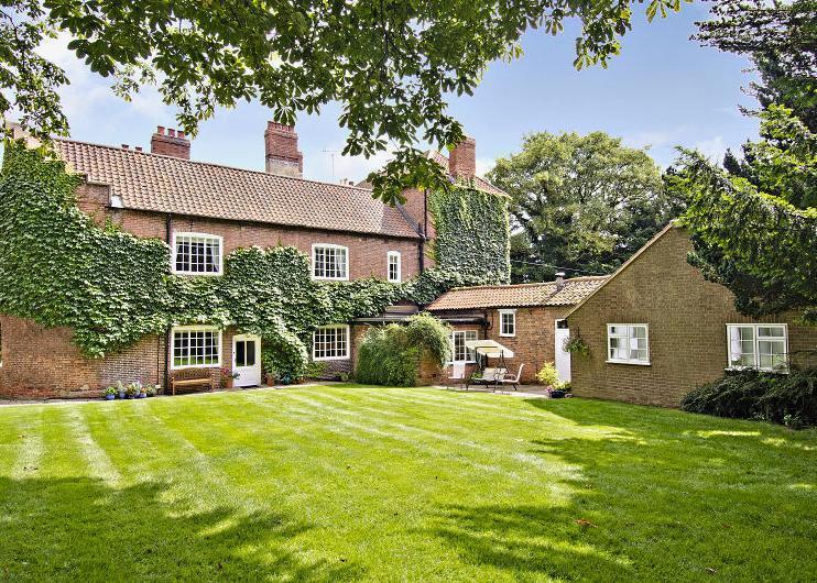 8 bedroom detached house for sale in Tuxford Hall, Tuxford, Newark