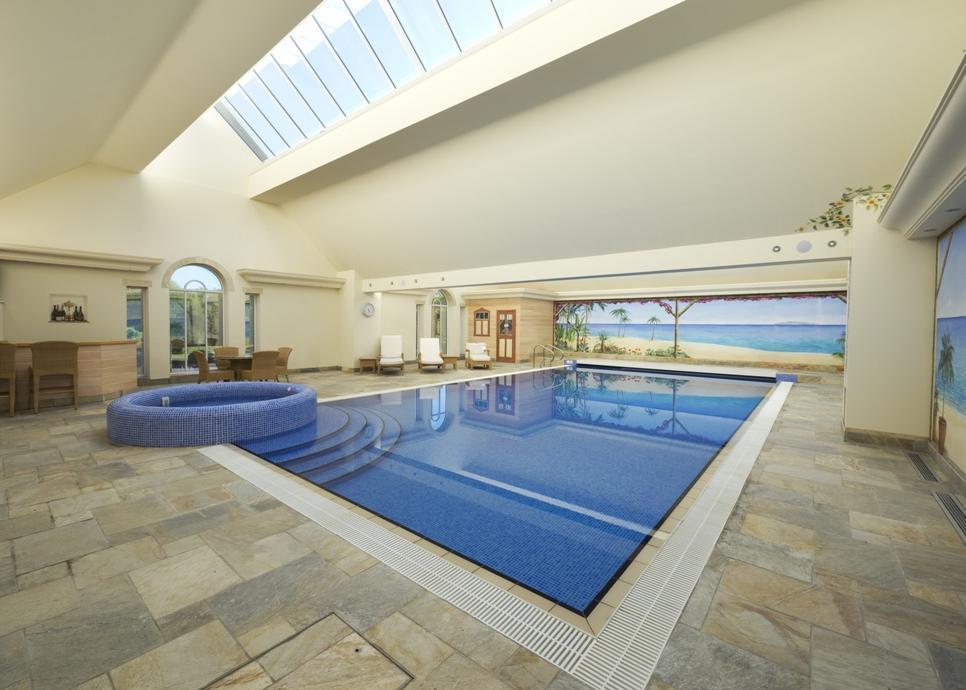 6 bedroom detached house for sale in Harness Grove, Darfoulds