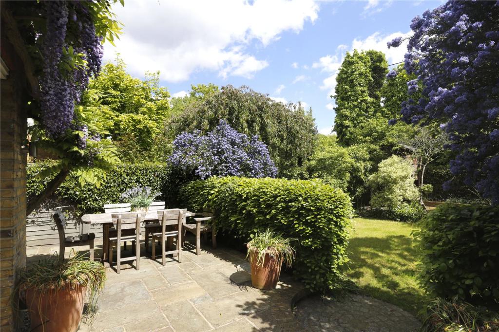 6 bedroom semidetached house for sale in Napier Avenue, Hurlingham