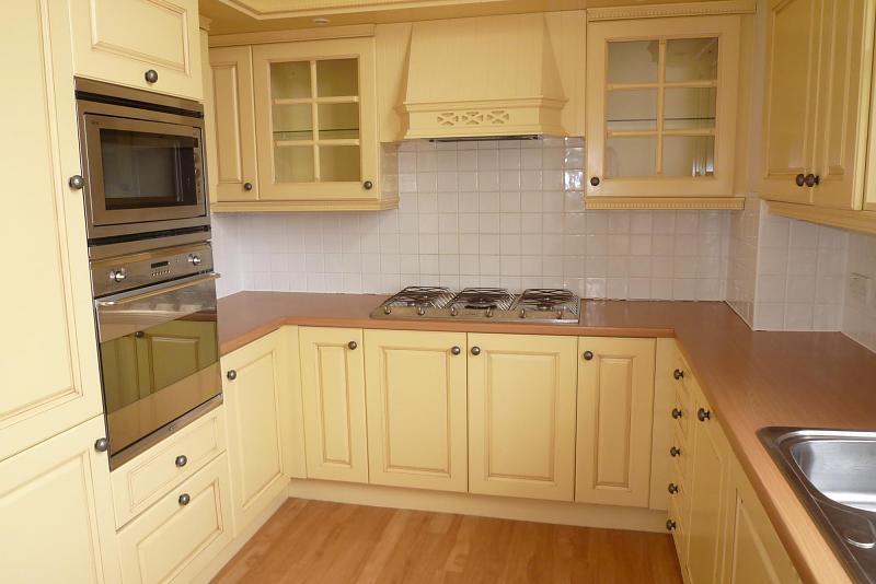 1 bedroom flat to rent in Helena House, Royal Earlswood Park, Redhill, RH1