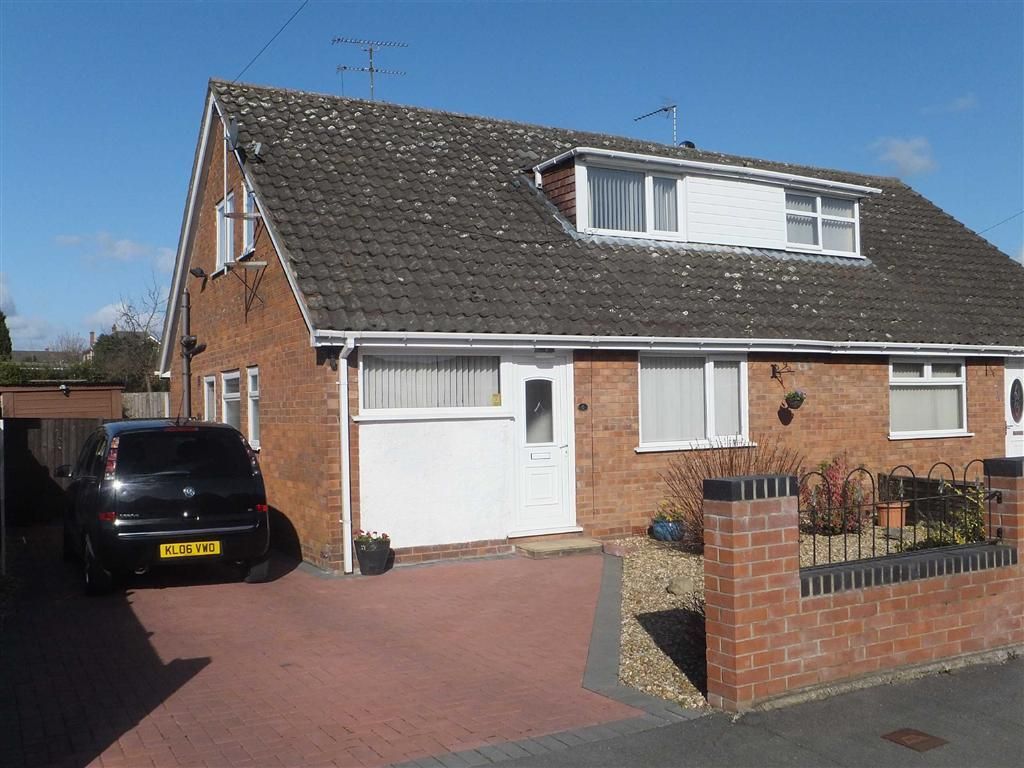 2 bedroom semidetached bungalow for sale in Norfolk Road, Borras