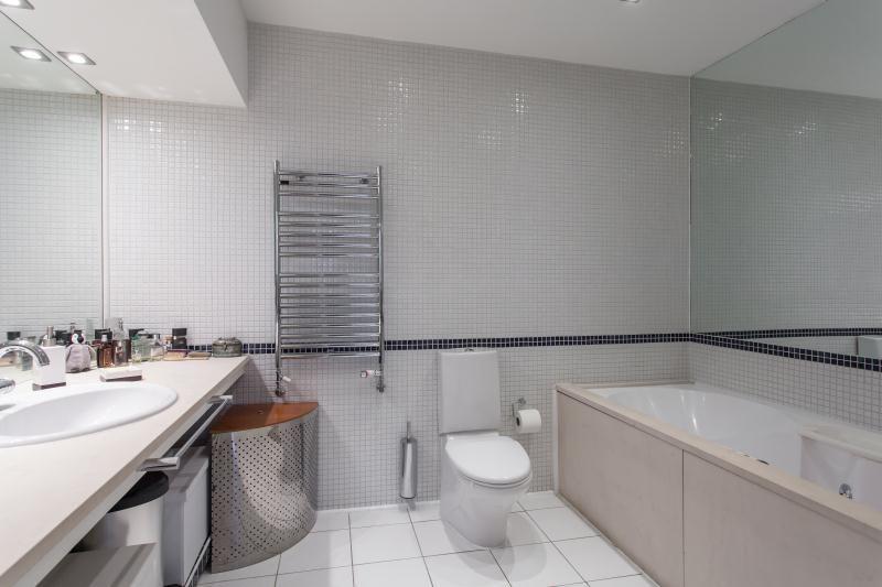 3 bedroom flat for sale in Hatton Garden, London, EC1N, EC1N