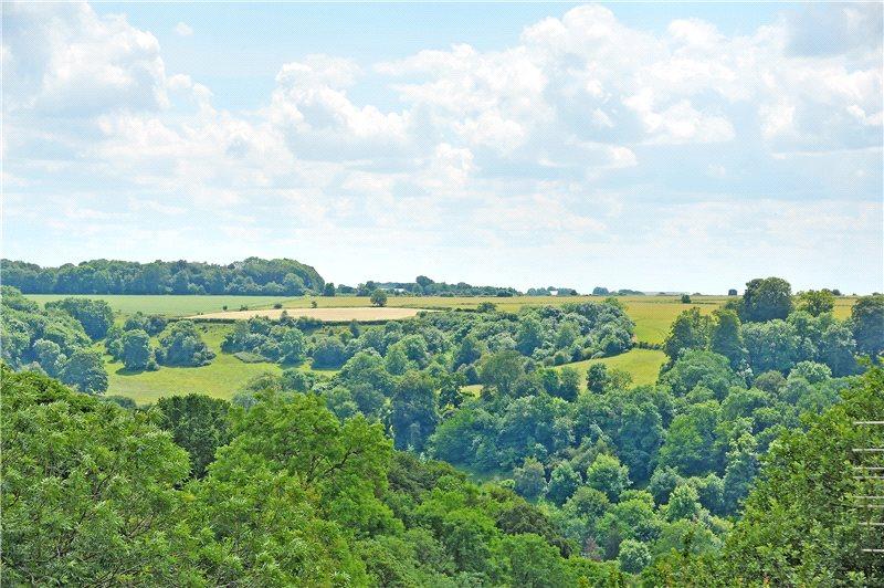 4 bedroom detached house for sale in Oakridge Lynch, Stroud