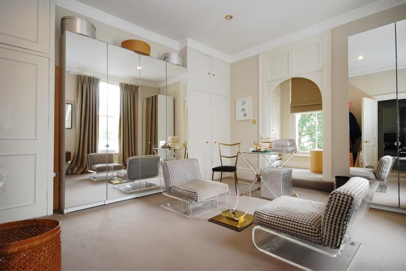 5 bedroom semidetached house for sale in Sunningdale Gardens, London