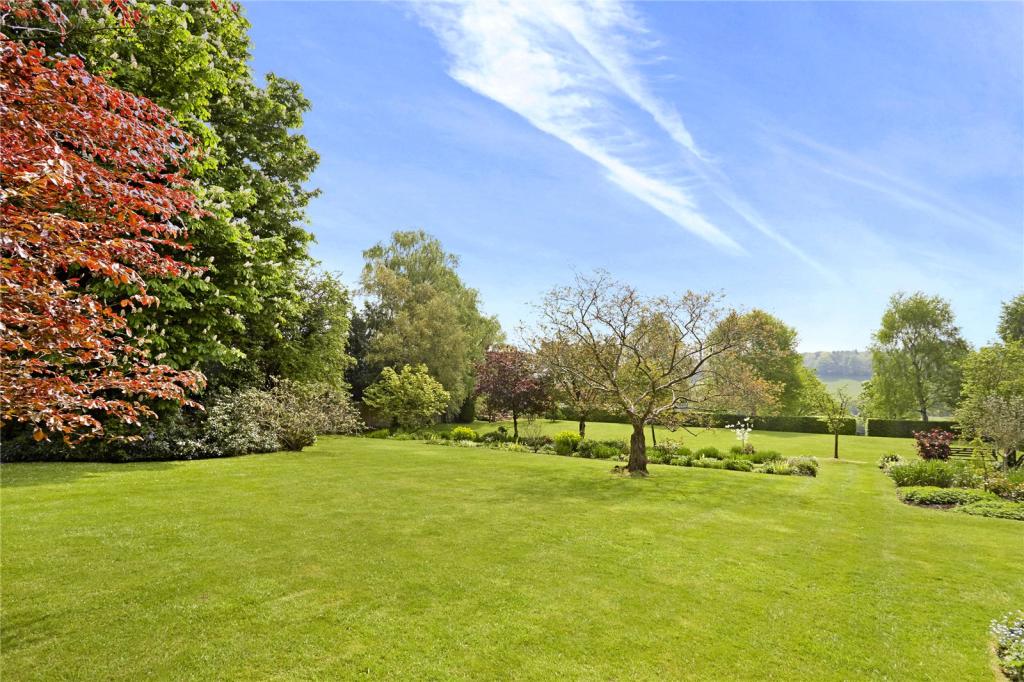 5 bedroom detached house for sale in Brightling Road, Robertsbridge