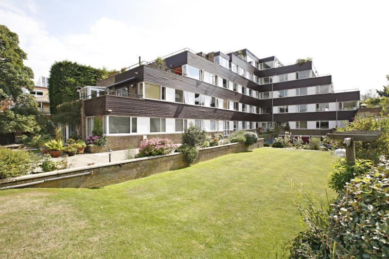 2 bedroom flat for sale in Fairwater House, 34 Twickenham Road