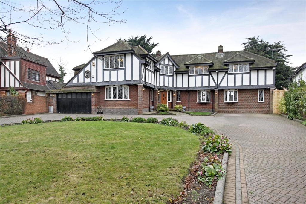 6 bedroom detached house for sale in Manor Road, Chigwell, Essex, IG7, IG7
