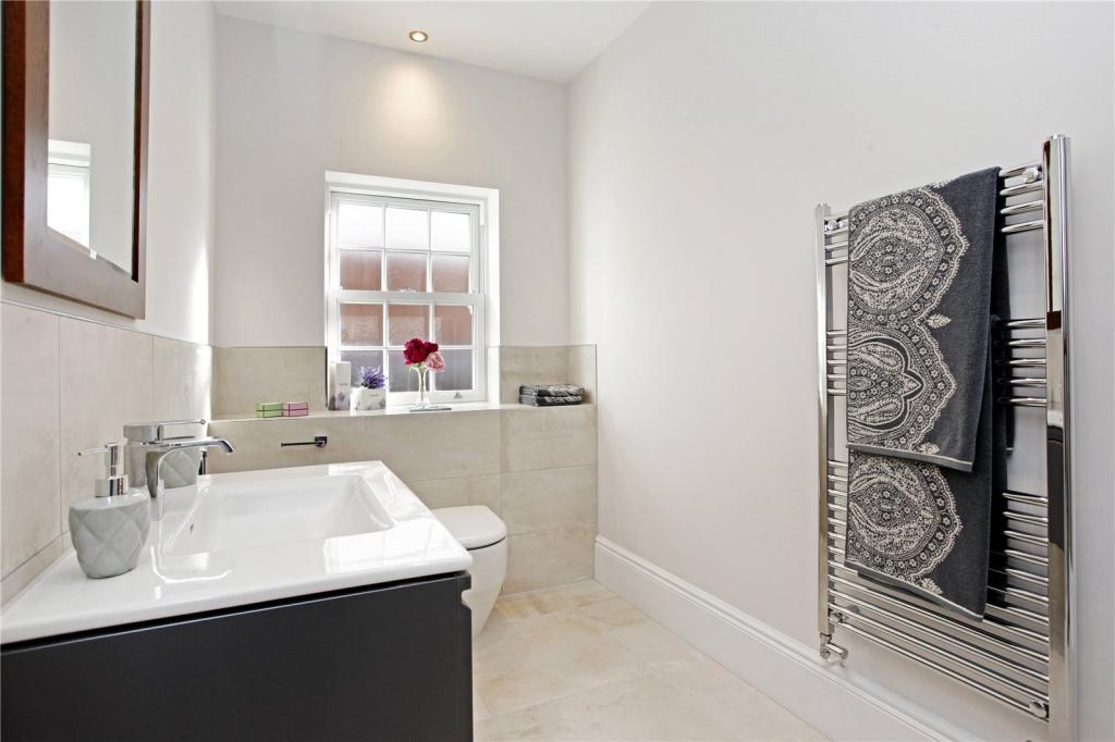 7 bedroom detached house for sale in Hoe Lane, Abridge, Essex, RM4, RM4