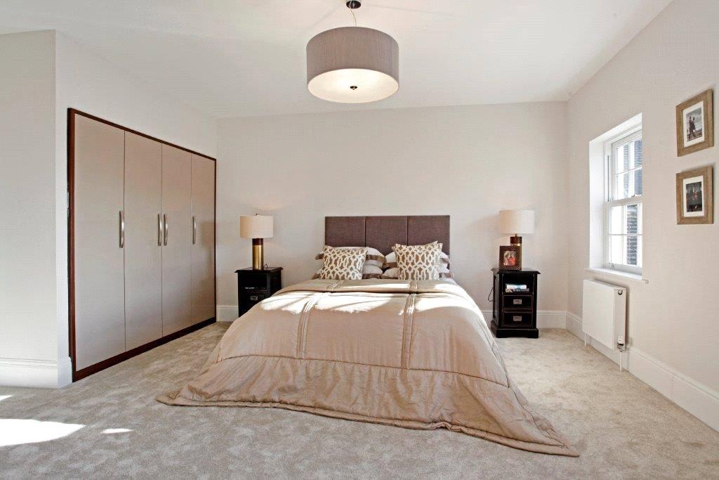 7 bedroom detached house for sale in Hoe Lane, Abridge, Essex, RM4, RM4