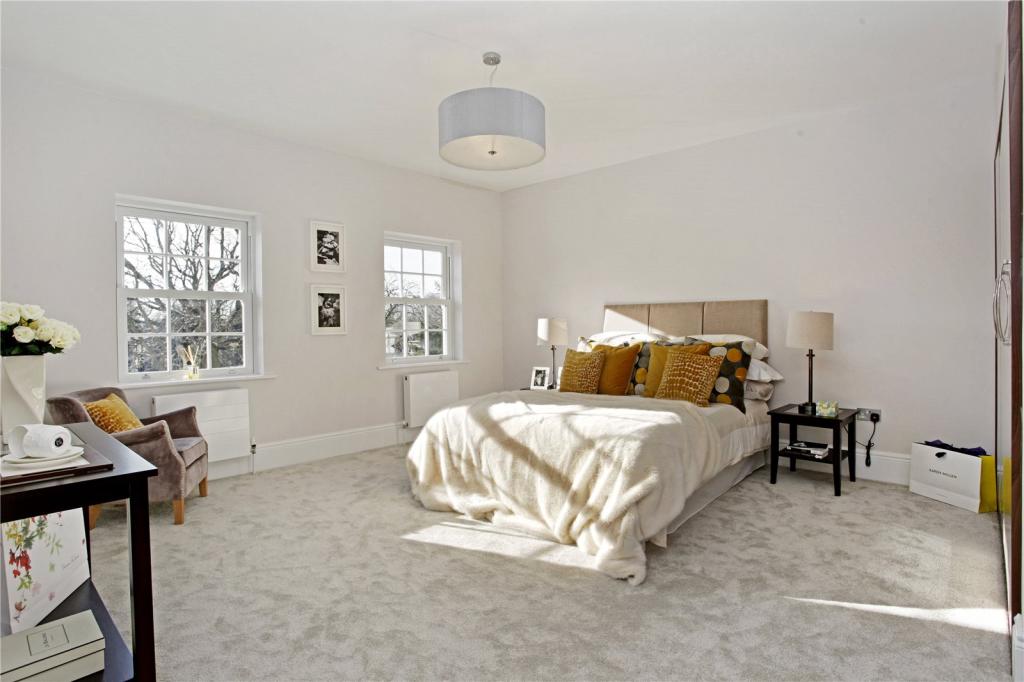 7 bedroom detached house for sale in Hoe Lane, Abridge, Essex, RM4, RM4