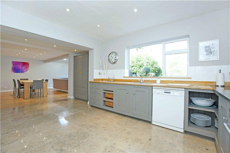 5 bedroom detached house for sale in Seeleys Road, Beaconsfield