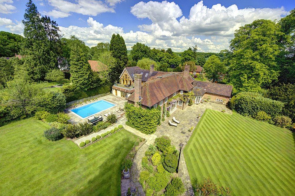 6 bedroom detached house for sale in Stratton Chase Drive, Chalfont St. Giles, Buckinghamshire