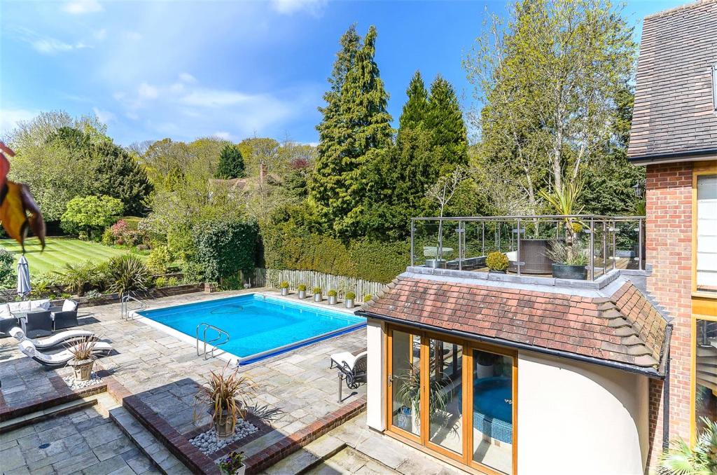 6 bedroom detached house for sale in Stratton Chase Drive, Chalfont St. Giles, Buckinghamshire