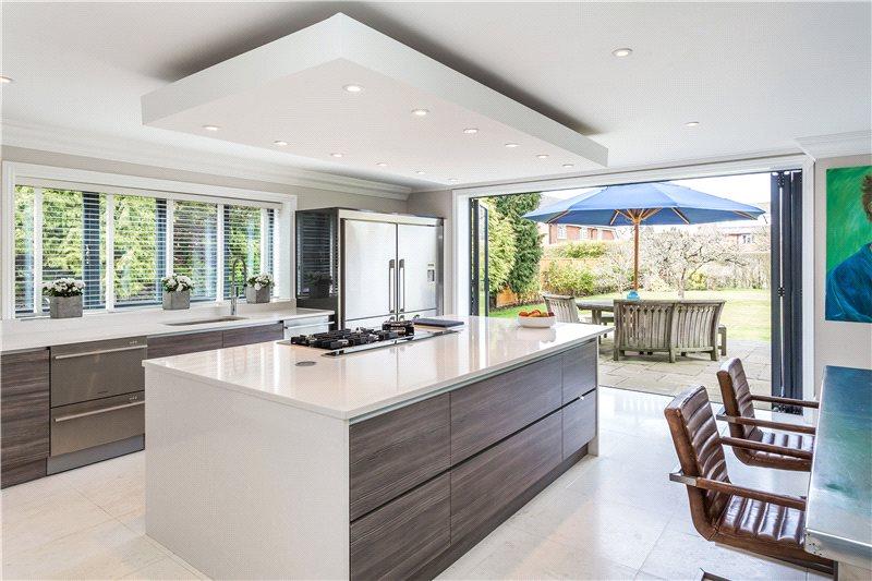5 bedroom detached house for sale in Tandridge Road, Warlingham, Surrey