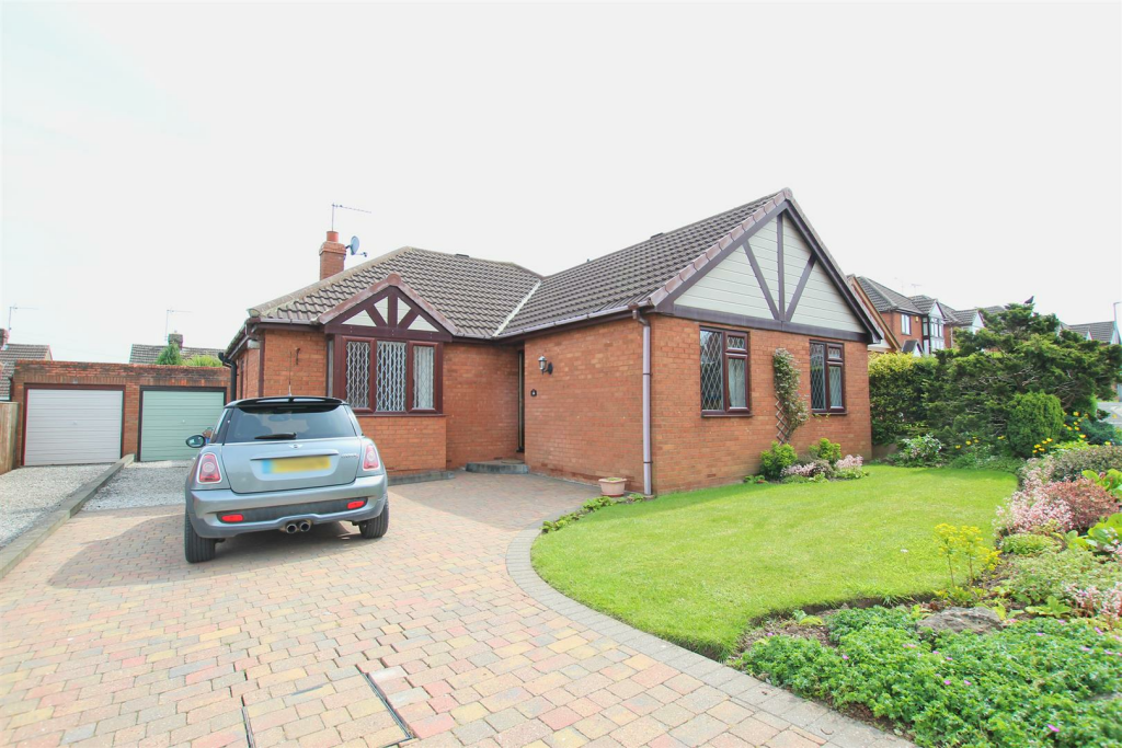 Bedroom Detached Bungalow For Sale In Old Forge Way Skirlaugh Hu