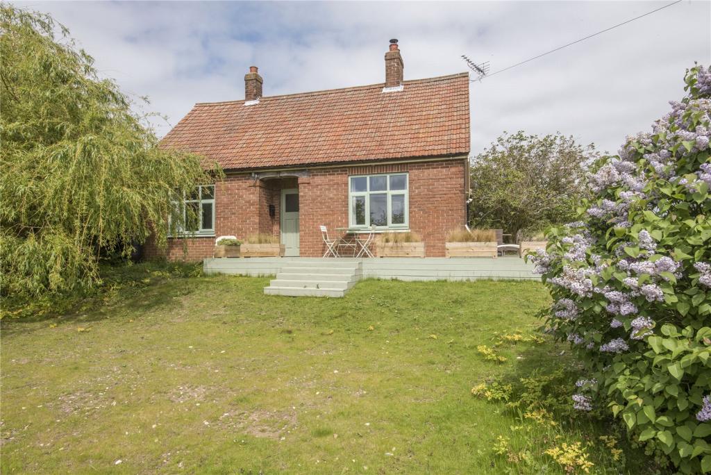 2 bedroom bungalow for sale in Stiffkey, Norfolk, NR23