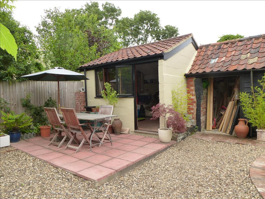 2 bedroom character property for sale in Flaxlands, Carleton Rode