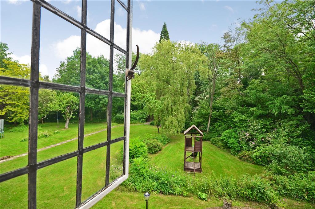 4 bedroom detached house for sale in Langshott, Horley, Surrey, RH6