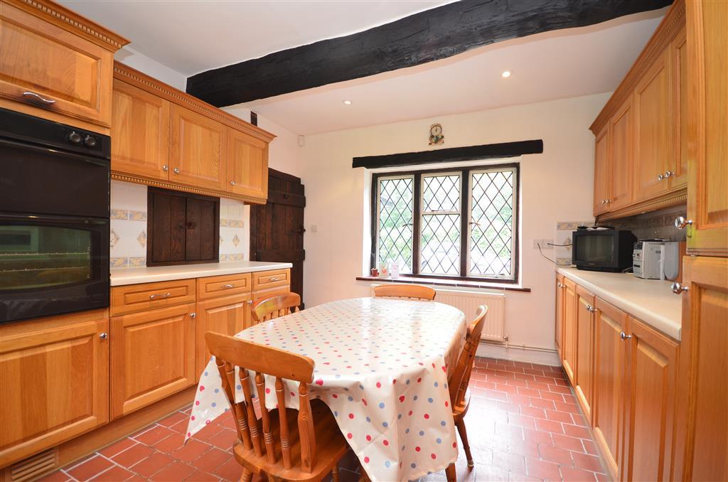 4 bedroom detached house for sale in Langshott, Horley, Surrey, RH6