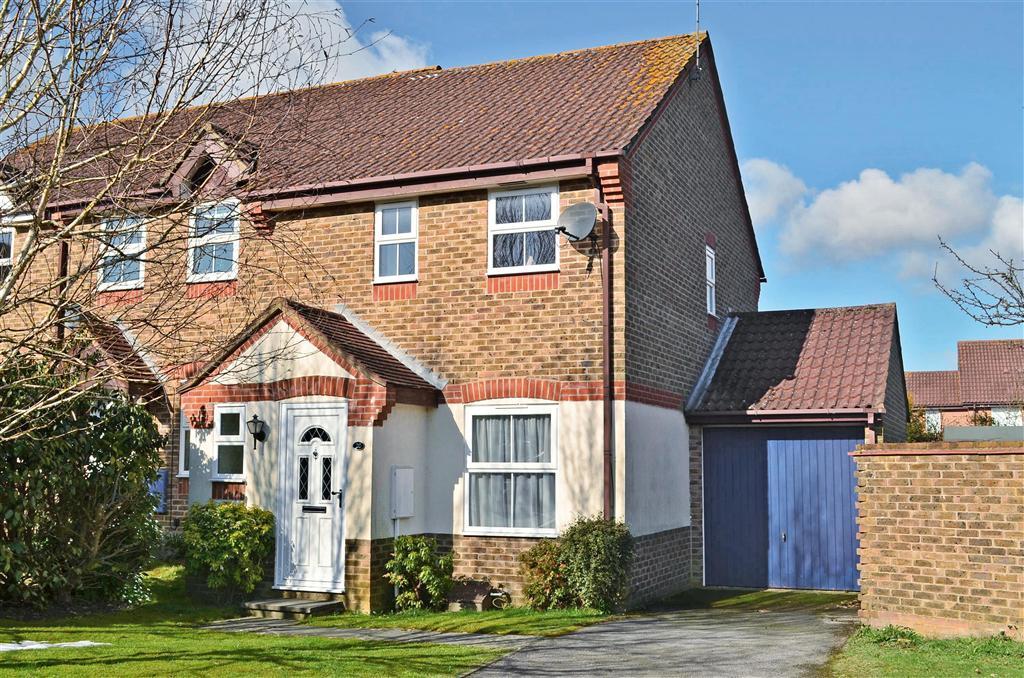 3 bedroom terraced house for sale in Standen Place, Horsham, West