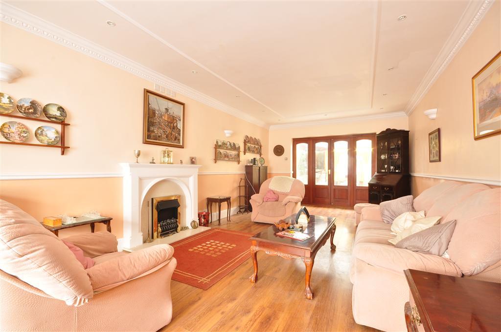 7 bedroom end of terrace house for sale in Barkingside, Ilford, Essex, IG6