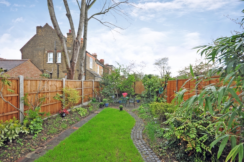 4 bedroom semidetached house for sale in Wanstead, London, E11