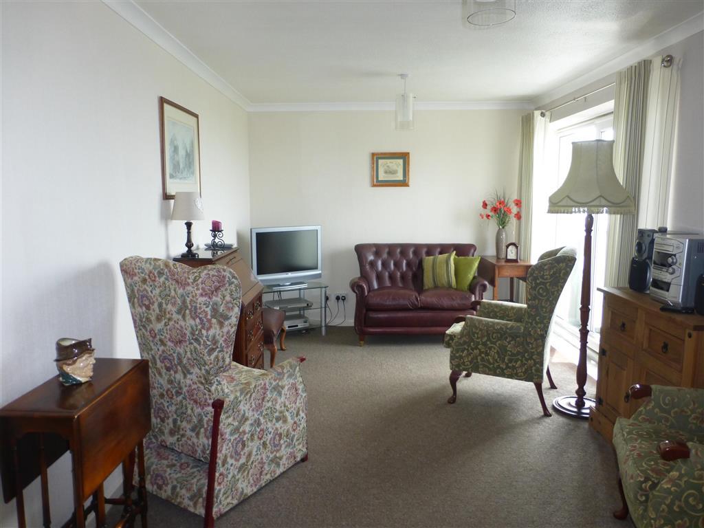 2 bedroom flat for sale in Newcastle Hill, Ramsgate, Kent, CT11