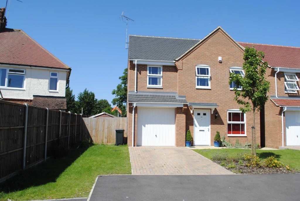 4 bedroom detached house for sale in Drakes Avenue, Leighton Buzzard
