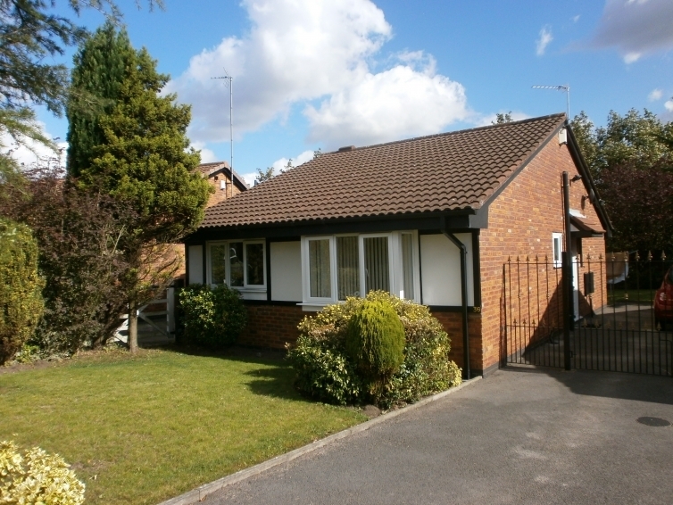 2 bedroom bungalow to rent in Old Oak Drive, Denton, M34