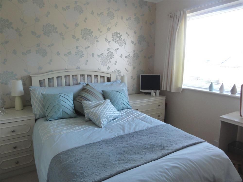 3 bedroom semidetached house for sale in Towngate Grove, Mirfield, WF14